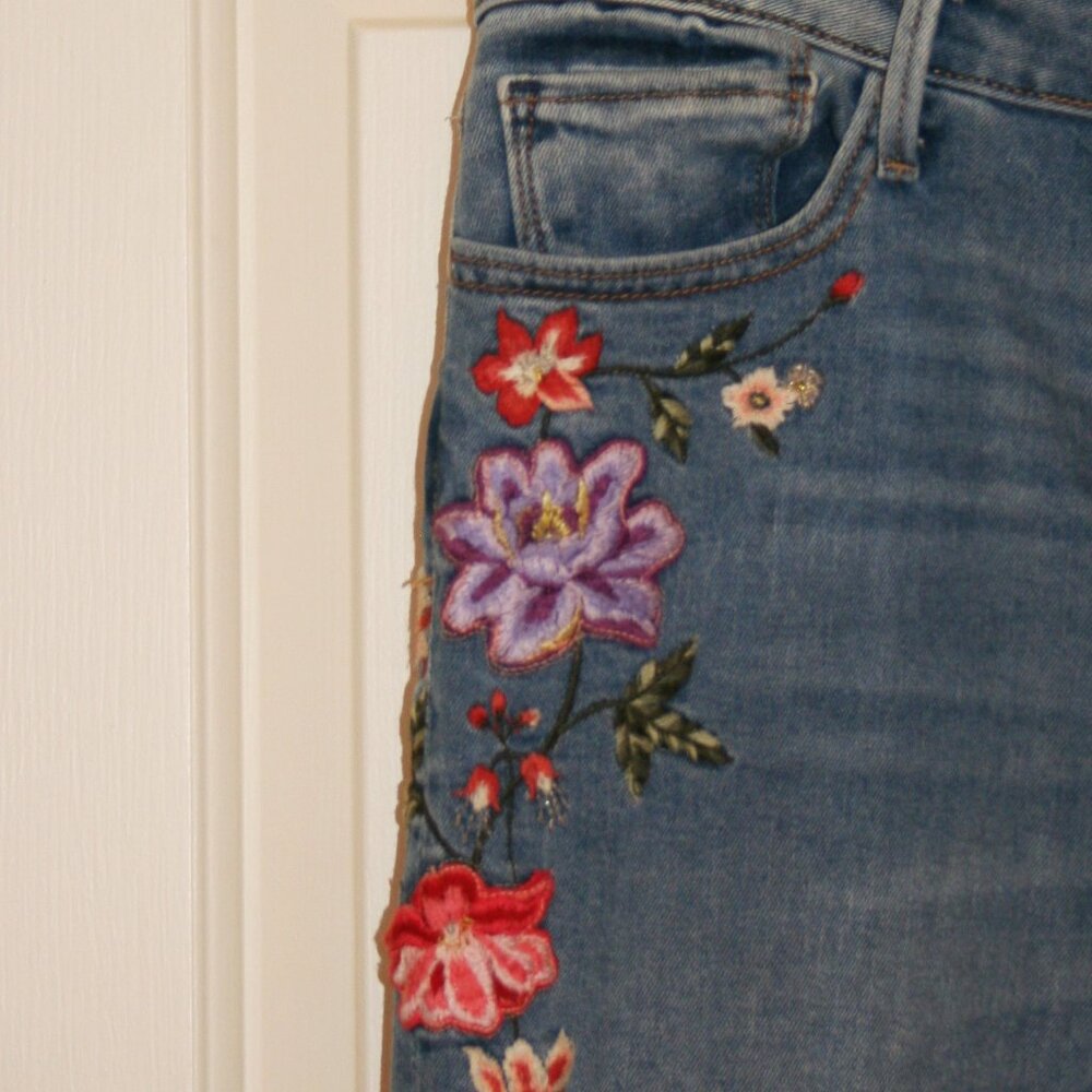 Sundance Women's Jeans Size 30 Floral Embroidered Mid Rise - Picture 3 of 5